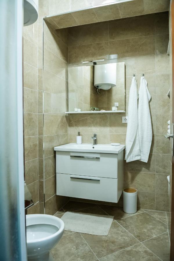 Pebbles - With Jacuzzi Apartment *