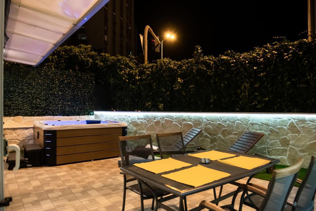 Pebbles - With Jacuzzi Apartment