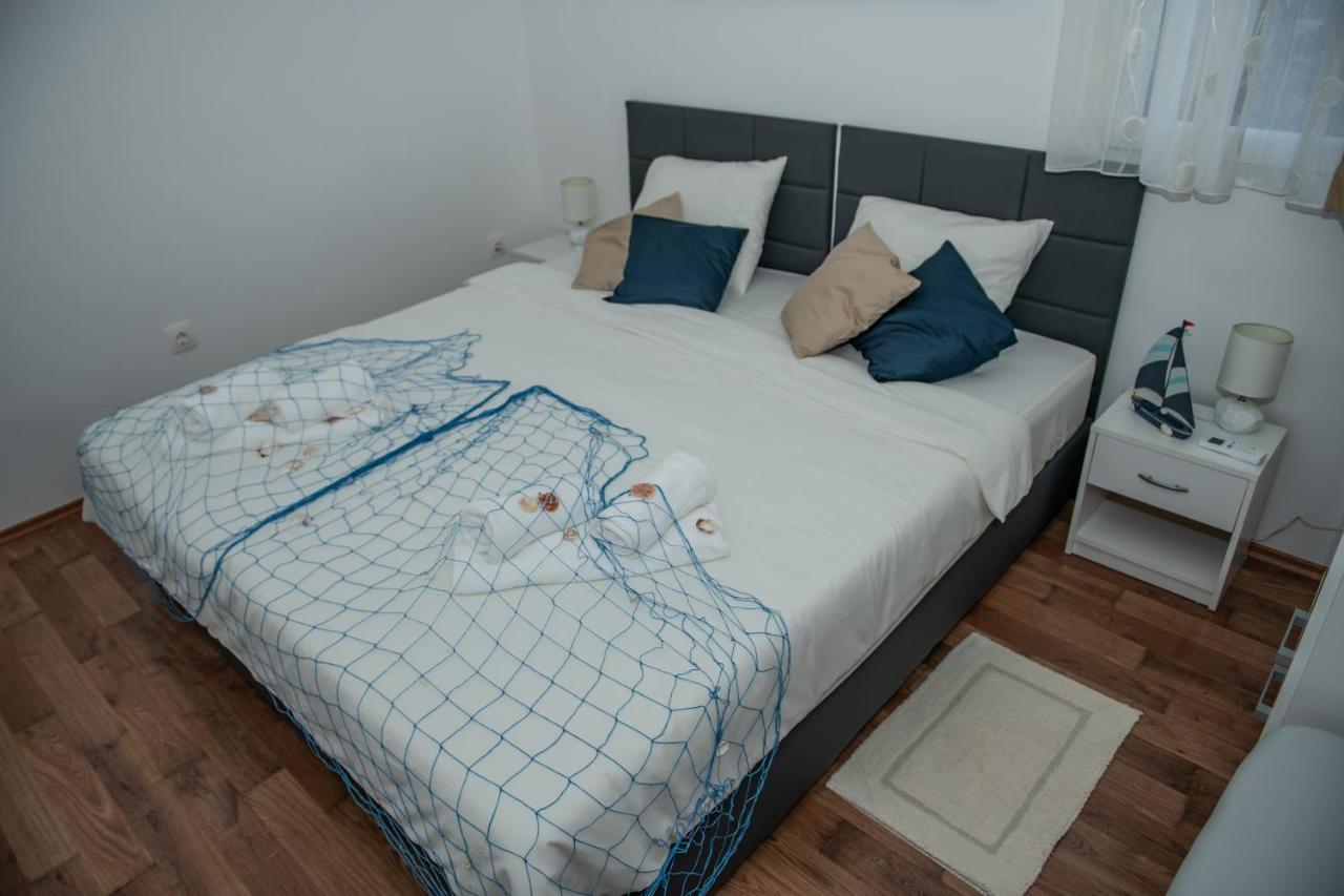 Pebbles - With Jacuzzi Apartment Split